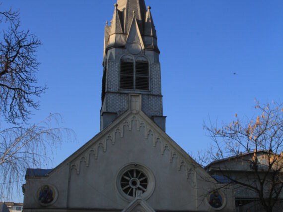 Biserica Sfinții Apostoli Petru și Paul