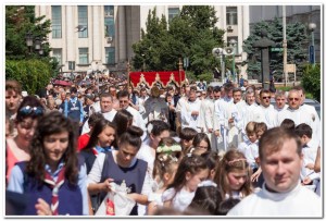 procesiune Bucuresti_Trupul Domnului_web