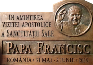 placa-papa-francisc-2020-300x209-6477936